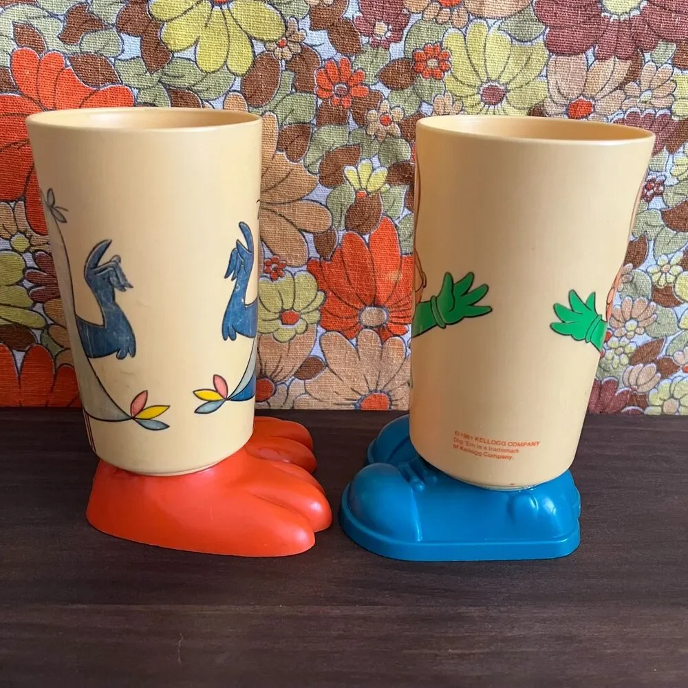 Vintage 80s Toucan Sam and Dig'em Frog Plastic Cups with Feet
